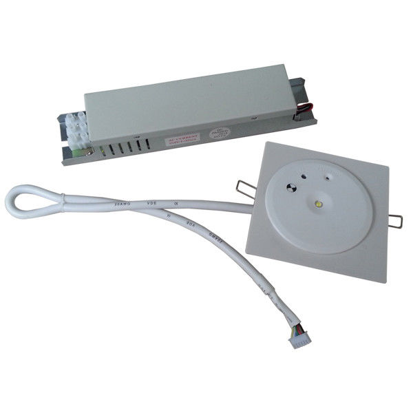 Lampada d'emergenza a soffitto a LED ricaricabile senza manutenzione commerciale con batterie di riserva 220V 240V Garanzia di 3 anni