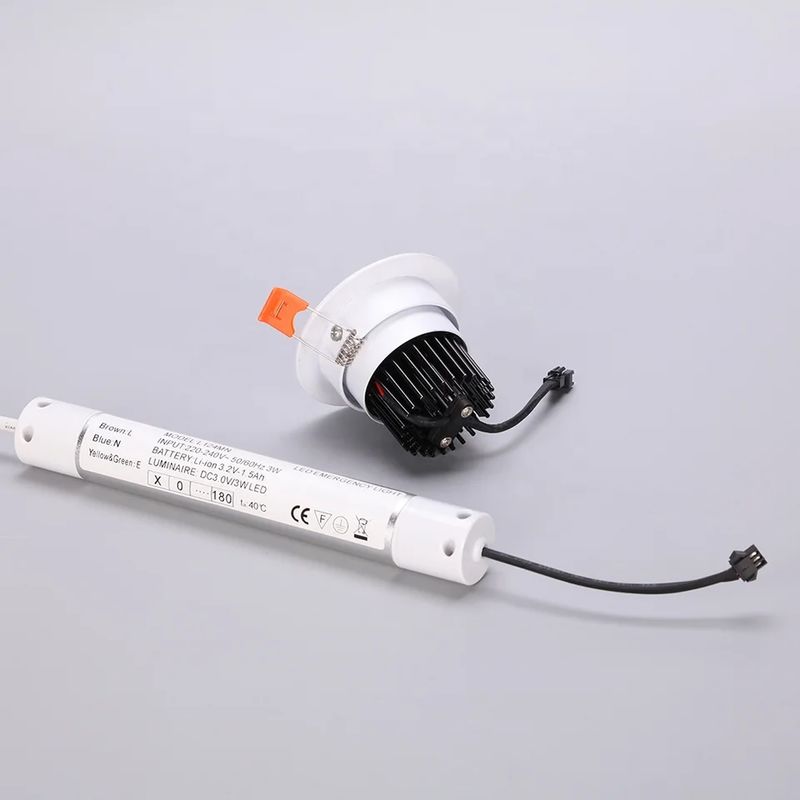 Luce di emergenza commerciale da soffitto con ampio intervallo di temperatura e batteria di backup, LED COB da 3W, batteria Ni-Cd L128N